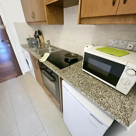 Pool View Studio, Shaded Balcony * Peja