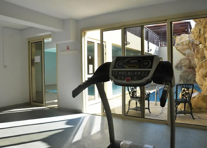 Pool View Studio, Shaded Balcony *