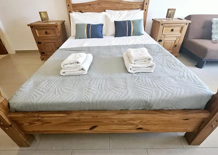 Pool View Studio, Shaded Balcony Apartament Peja