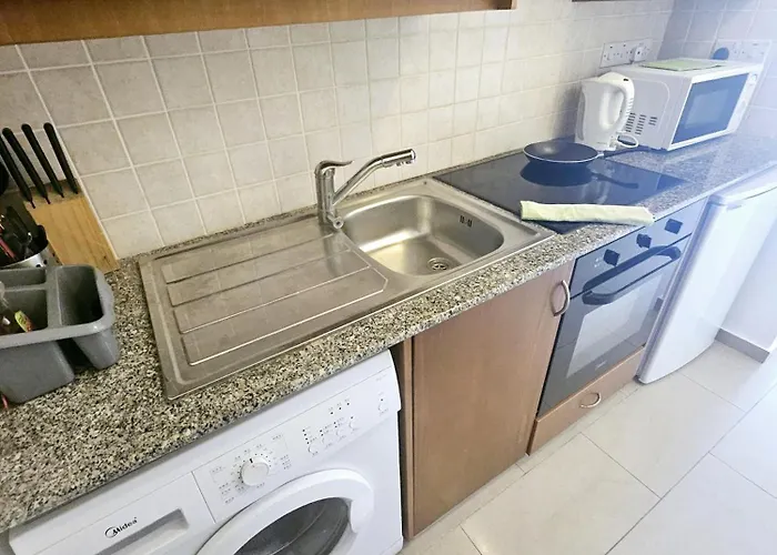 Apartament Pool View Studio, Shaded Balcony