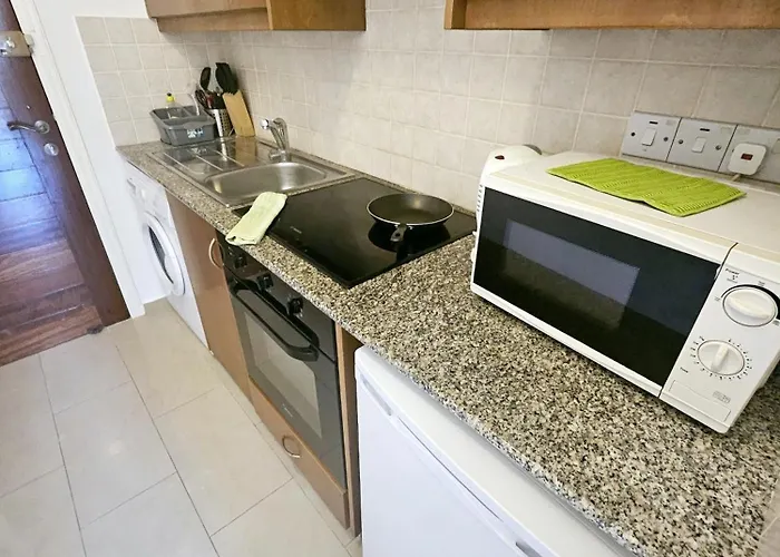 Pool View Studio, Shaded Balcony * Peja