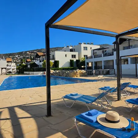 Pool View Studio, Shaded Balcony פאהיה