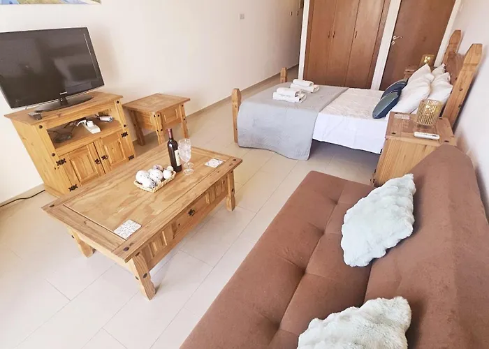 Pool View Studio, Shaded Balcony * Pegeia