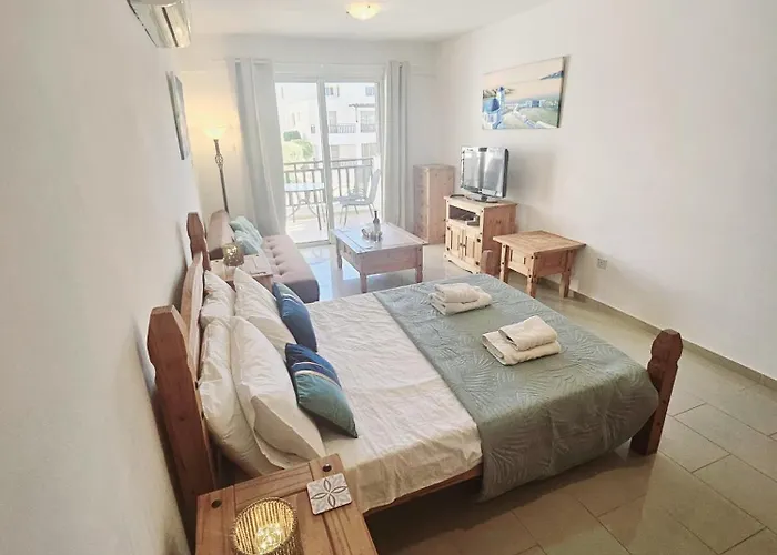 Pool View Studio, Shaded Balcony Apartmán *